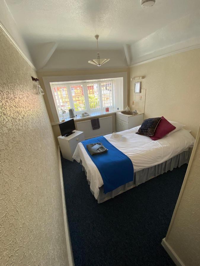 Hq Pencadlys Hotell Prestatyn Exteriör bild