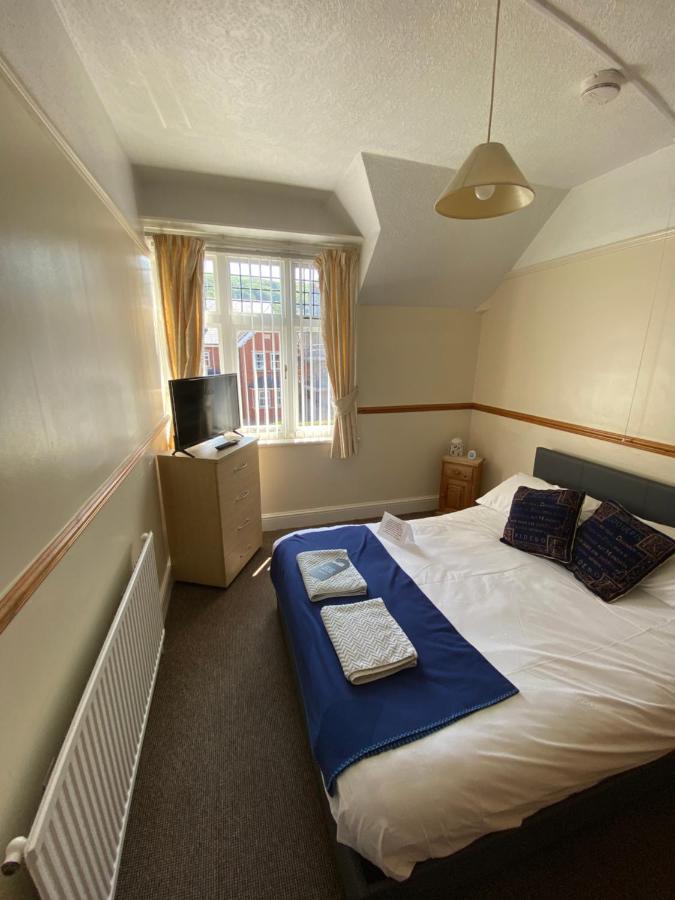 Hq Pencadlys Hotell Prestatyn Exteriör bild